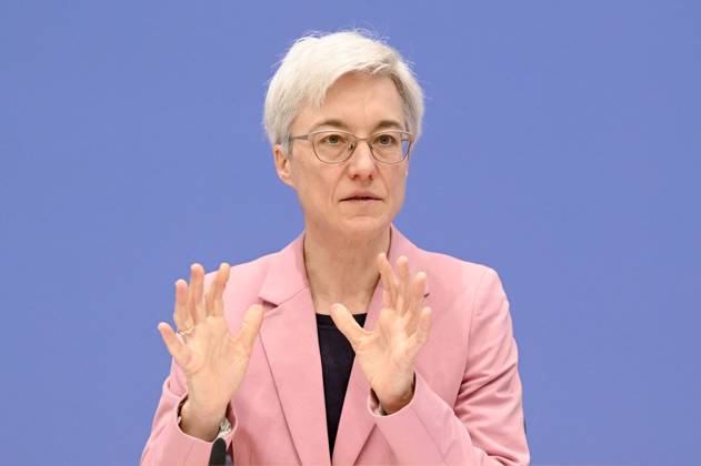 Brigitte Knopf bei der Bundespressekonferenz zur Veröffentlichung des Zweijahresgutachtens zum Stand der Klimapolitik in Deutschland im Haus der Bundespressekonferenz. Berlin, 05.02.2025 Foto:xF.xKernx xFuturexImagex klimapolitik_5225