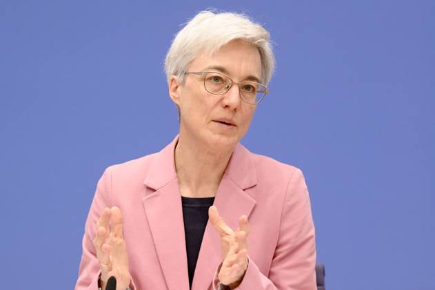 Brigitte Knopf bei der Bundespressekonferenz zur Veröffentlichung des Zweijahresgutachtens zum Stand der Klimapolitik in Deutschland im Haus der Bundespressekonferenz. Berlin, 05.02.2025 Foto:xF.xKernx xFuturexImagex klimapolitik_5226