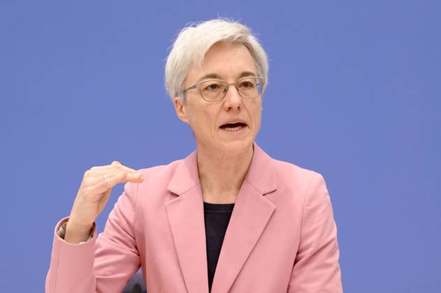 Brigitte Knopf bei der Bundespressekonferenz zur Veröffentlichung des Zweijahresgutachtens zum Stand der Klimapolitik in Deutschland im Haus der Bundespressekonferenz. Berlin, 05.02.2025 Foto:xF.xKernx xFuturexImagex klimapolitik_5227