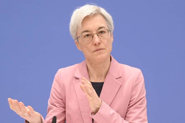 Brigitte Knopf bei der Bundespressekonferenz zur Veröffentlichung des Zweijahresgutachtens zum Stand der Klimapolitik in Deutschland im Haus der Bundespressekonferenz. Berlin, 05.02.2025 Foto:xF.xKernx xFuturexImagex klimapolitik_5228
