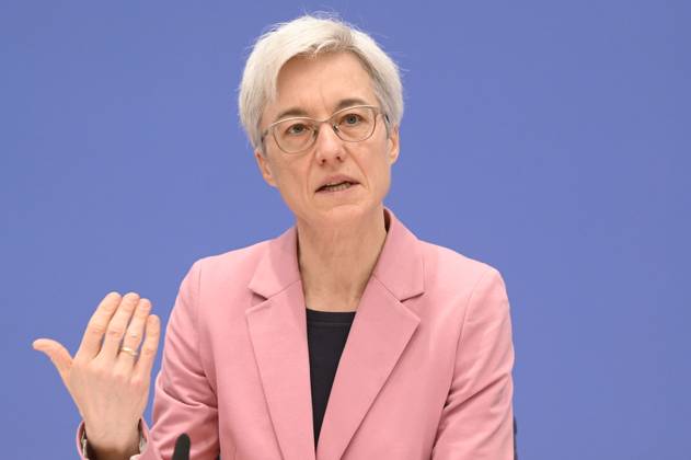 Brigitte Knopf bei der Bundespressekonferenz zur Veröffentlichung des Zweijahresgutachtens zum Stand der Klimapolitik in Deutschland im Haus der Bundespressekonferenz. Berlin, 05.02.2025 Foto:xF.xKernx xFuturexImagex klimapolitik_5229
