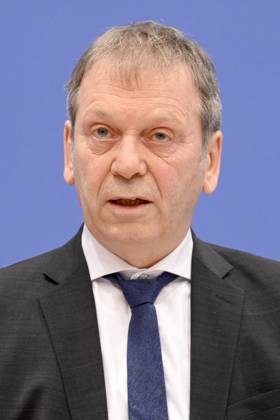 Hans-Martin Henning bei der Bundespressekonferenz zur Veröffentlichung des Zweijahresgutachtens zum Stand der Klimapolitik in Deutschland im Haus der Bundespressekonferenz. Berlin, 05.02.2025