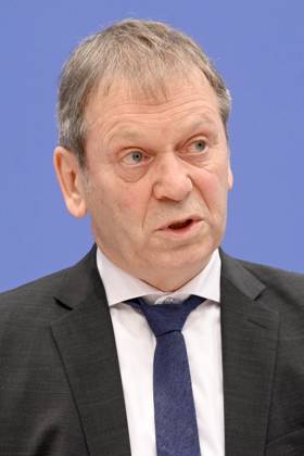 Hans-Martin Henning bei der Bundespressekonferenz zur Veröffentlichung des Zweijahresgutachtens zum Stand der Klimapolitik in Deutschland im Haus der Bundespressekonferenz. Berlin, 05.02.2025