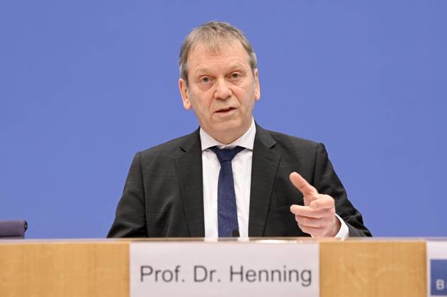Hans-Martin Henning bei der Bundespressekonferenz zur Veröffentlichung des Zweijahresgutachtens zum Stand der Klimapolitik in Deutschland im Haus der Bundespressekonferenz. Berlin, 05.02.2025