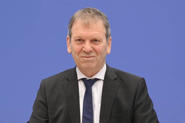 Hans-Martin Henning bei der Bundespressekonferenz zur Veröffentlichung des Zweijahresgutachtens zum Stand der Klimapolitik in Deutschland im Haus der Bundespressekonferenz. Berlin, 05.02.2025