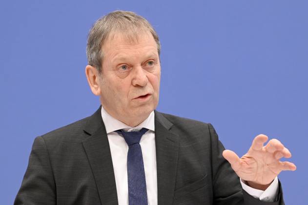 Hans-Martin Henning bei der Bundespressekonferenz zur Veröffentlichung des Zweijahresgutachtens zum Stand der Klimapolitik in Deutschland im Haus der Bundespressekonferenz. Berlin, 05.02.2025