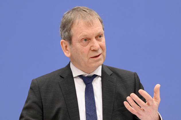 Hans-Martin Henning bei der Bundespressekonferenz zur Veröffentlichung des Zweijahresgutachtens zum Stand der Klimapolitik in Deutschland im Haus der Bundespressekonferenz. Berlin, 05.02.2025