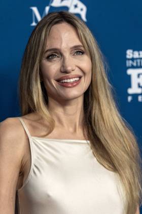 February 5, 2025, Santa Barbara, Ca, California, USA: Angelina Jolie arrives at the 2025 Santa Barbara International Film FestivalÃ¢â‚¬â ¢s red carpet in front of the historic Arlington Theater to receive her Modern Master Award Wednesday night in Santa Barbara. Santa Barbara, Ca USA - ZUMAa35_ 20250205_zaf_a35_023 Copyright: xDanielxA.xAndersonx