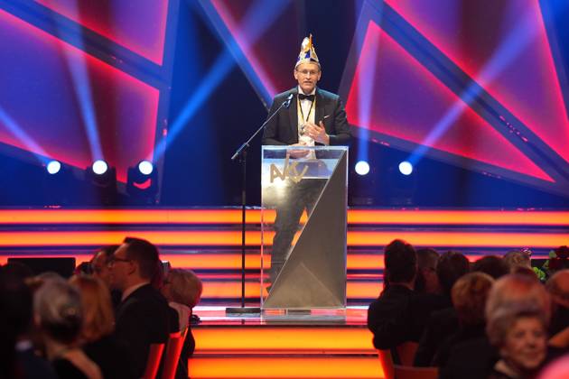 75. Verleihung des Ordens WIDER DEN TIERISCHEN ERNST in Aachen Ministerpraesident Daniel Guenther bei seiner Rede und Laudatio auf Lars Klingbeil bei der 75. Verleihung des Ordens WIDER DEN TIERISCHEN ERNST im Aachener Eurogress, Aachen, 08.02.2025 Aachen NRW Deutschland