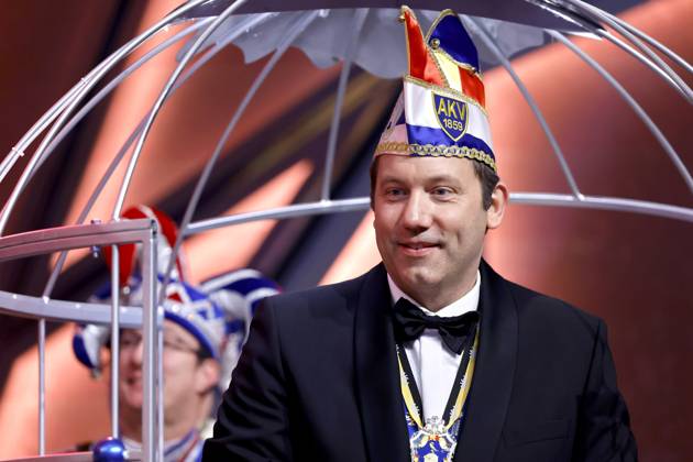 Politiker Lars Klingbeil (SPD) nach seiner Rede im Narrenkäfig als neuer Ritter bei der 75. Verleihung des Ordens Wider den tierischen Ernst durch den Aachener Karnevalsverein (AKV) im Eurogress. Der Aachener Karnevalsverein will damit Persönlichkeiten ehren, die Humor und Menschlichkeit im Amt beweisen. Aachen, 08.02.2025 NRW Deutschland Copyright: xChristophxHardtx