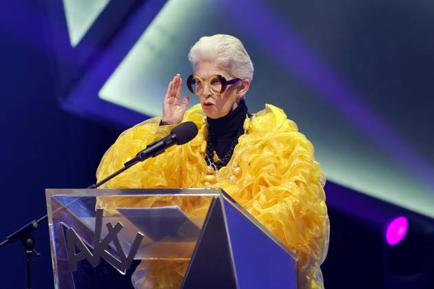 Politikerin Marie-Agnes Strack-Zimmermann (FDP) verkleidet als Iris Apfel bei ihrer Rede bei der 75. Verleihung des Ordens Wider den tierischen Ernst durch den Aachener Karnevalsverein (AKV) im Eurogress. Der Aachener Karnevalsverein will damit Persönlichkeiten ehren, die Humor und Menschlichkeit im Amt beweisen. Aachen, 08.02.2025 NRW Deutschland Copyright: xChristophxHardtx