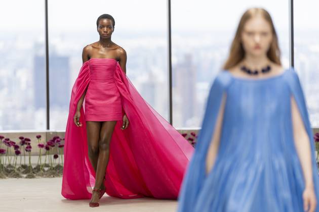 Bilder des Jahres 2025, Entertainment 02 Februar Entertainment Themen der Woche KW07 Entertainment Bilder des Tages A model wears Carolina Herrera clothing, designed by Wes Gordon during Fashion Week in New York, United States, 10 February 2025. Designer Wes Gordon presents his new collection in New York !ACHTUNG: NUR REDAKTIONELLE NUTZUNG!  Copyright: xAngelxColmenaresx AME8928 20250210-55015958342_1