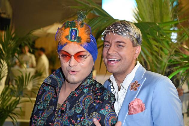 Julian F. M. Stöckel mit Freund Marcell Damaschke bei der PROMIS UNTER PALMEN Premiere im BeachMitte in Berlin am 10.02.2025