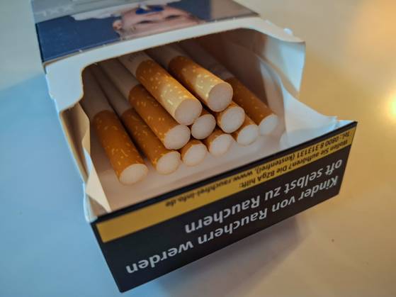 Stockbilder 01 2025 Zigaretten in einer Zigarettenpackung Copyright: xLobeca RalfxHomburgx