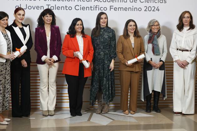 Queen Letizia presides over the Fundación Real Academia de Ciencias de Espana FRACE Awards The Minister of Equality, Ana Redondo 3i , and Queen Letizia d pose with the award winners during the Fundación Real Academia de Ciencias de Espana FRACE Awards, as part of the International Day of Women and Girls in Science, Mastercard and the Fundación Real Academia de Ciencias de Espana, February 11, 2025, in Madrid Spain FAMOUS QUEENS QUEEN FRACE AWARDS SCIENCE Antonio Gutié Madrid Madrid Madrid Espana  Copyright: xAntonioxGutiÃ rrezx 6512429