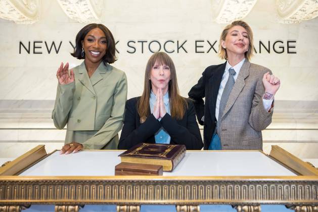 Bilder des Jahres 2025, Entertainment 02 Februar Entertainment Themen der Woche KW07 Entertainment Bilder des Tages February 11, 2025, New York, New York, USA: The New York Stock Exchange welcomes Saturday Night Live in celebration of SNL50: The Anniversary Special airing February 16 on NBC and Peacock. To honor the occasion, Heidi Gardner, Laraine Newman and Ego Nwodim, joined by Lynn Martin, President, ring The Opening Bell. New York USA - ZUMAz03_ 20250211_shc_z03_050 Copyright: xNYSEx