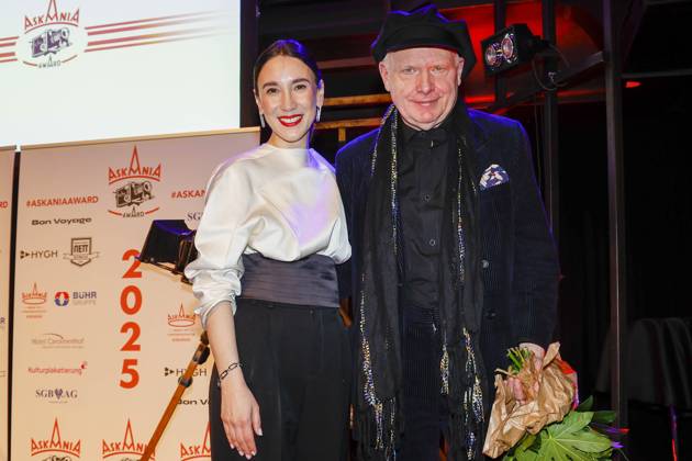 Sibel Kekilli (Preisträgerin), Herrmann Vaske (Laudator) bei der 17. Verleihung des ASKANIA-Award im Quatsch Comedy Club Berlin.