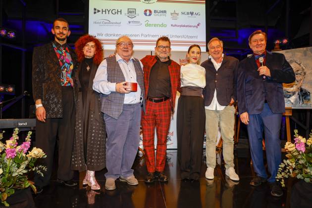 Leonard Burkhardt (Preisträger), Martina Dold, Jacki Schwarz, Matthias Freihof, Sibel Kekilli, Nico Hofmann, Ulli Zelle bei der 17. Verleihung des ASKANIA-Award im Quatsch Comedy Club Berlin.