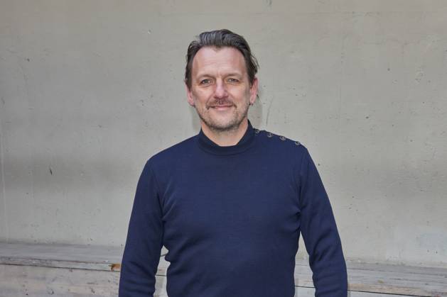 Nils Schulz - Gaesteankunft zur Verleihung des Kurzfilmpreises BLAUE BLUME von Romance TV im Prince Charles in Berlin am 12.02.2025. Kurzfilmpreis BLAUE BLUME
