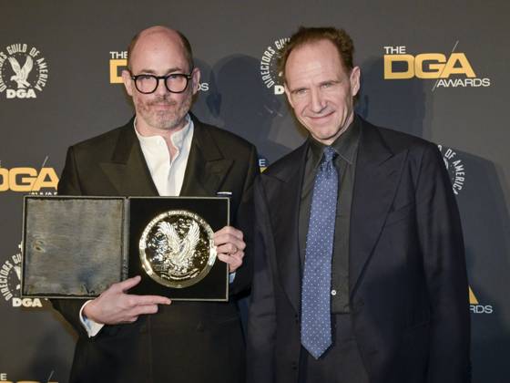 February 8, 2025, Beverly Hills, California, USA: Edward Berger and Ralph Fiennes. attends the 77th Annual DGA Awards: Pressroom. Beverly Hills USA - ZUMAb173 20250208_aap_b173_282 Copyright: xBillyxBennightx