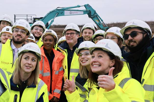 Bilder des Jahres 2025, News 02 Februar News Themen der Woche KW07 News Bilder des Tages Prime Minister Keir Starmer visits Milton Keynes 13 02 2025. Milton Keynes, United Kingdom. Prime Minister Keir Starmer visits a construction site near Milton Keynes., Credit:Lauren Hurley Avalon United Kingdom, Buckinghamshire, Milton Keynes, 10 Downing Street  Copyright: xLaurenxHurleyx xAvalonx 0963364021