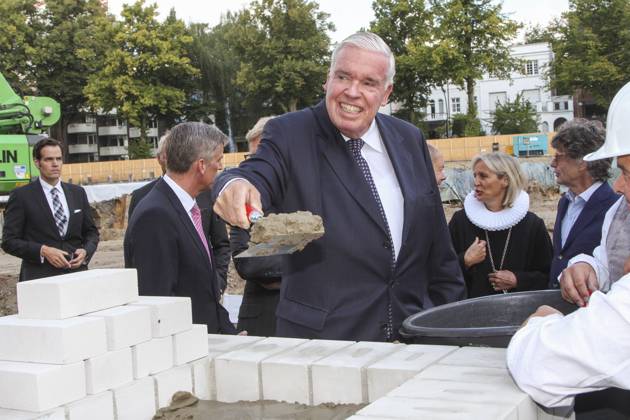 Prof. Dr.Klaus-Michael Kühne Kuehne Unternehmer Bauherr bei der Grundsteinlegung zum Hotel Neubau The Fontenay auf der Baustelle am Donnerstag 14.August 2014 in Hamburg HH Deutschland