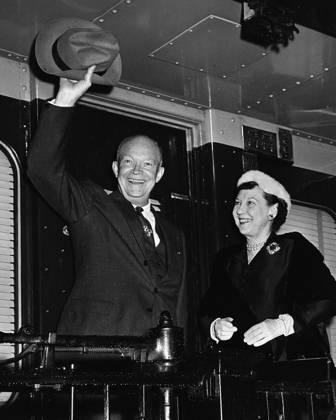 November 1, 1956, Washington, Dc, USA: U.S. President Dwight D. Eisenhower and U.S. First Lady Mamie Eisenhower on campaign train during 1956 campaign for re-election, Washington, D.C., USA, U.S. National Park Service, November 1, 1956 Washington USA - ZUMAg145 19561101_aza_g145_001 Copyright: xJTxVintagex