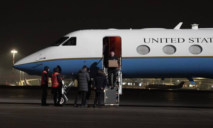 Bilder des Jahres 2025, News 02 Februar News Themen der Woche KW07 News Bilder des Tages Russia US Prisoner Swap 8858296 14.02.2025 In this video grab, Russian national Alexander Vinnik, who was released after spending years in detention in Greece and the United States as part of an exchange with Russia that freed U.S. teacher Marc Fogel, disembarks a plane upon arrival at the Vnukovo airport in Moscow, Russia. Vinnik had been accused by U.S. authorities of involvement in the management of the BTC-e cryptocurrency exchange, which they claim was used for laundering the proceeds from illicit activities, including cyberattacks, corruption, and drug trafficking. Sputnik Moscow Russia  Copyright: xx