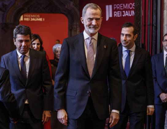 The King participates in the presentation of the 36th edition of the Rei Jaume I Awards The President of the Generalitat Valenciana, Carlos Mazón, King Felipe VI and the Minister of Economy, Trade and Enterprise, Carlos Cuerpo, on their arrival at the ceremony of the Rei Jaume I Awards 2024, in the Lonja de los Mercaderes de València, on February 14, 2025, in Valencia, Comunidad Valenciana Spain The Rei Jaume I Awards were created in 1989 with the aim of bringing science and business closer together to promote research, scientific development and entrepreneurship in Spain 14 FEBRUARY 2025 SCIENCE BUSINESS AWARDS AWARDS SCIENTIFIC ENTREPRENEURSHIP Valencia Valencia Comunidad Valenciana Valencia Comunidad Valenciana Spain Copyright: xRoberxSolsonax 6518827