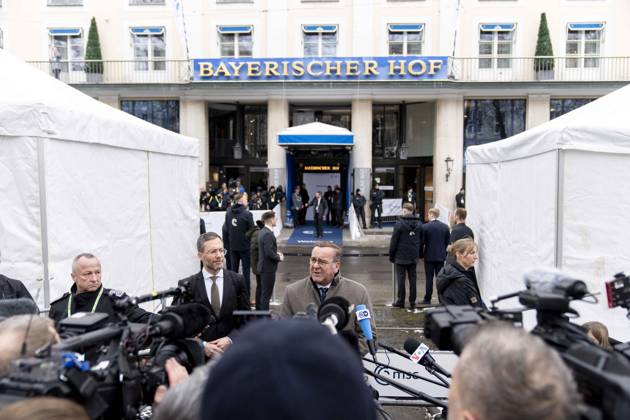 Bilder des Jahres 2025, News 02 Februar News Themen der Woche KW07 News Bilder des Tages Doorstep with BORIS PISTORIUS at the 61st Munich Security Conference (MSC) at the Hotel Bayerischer Hof. Munich Bavaria Germany