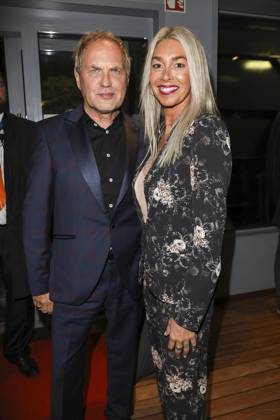 Uwe Ochsenknecht mit Freundin Kirsten Kiki Viebrock zu Gast bei der Premierenparty nach der Weltpremiere des Kino Films Ich war noch niemals in New York am Mittwoch 09.10.2019 im Cinedom in Koeln NRW Deutschland