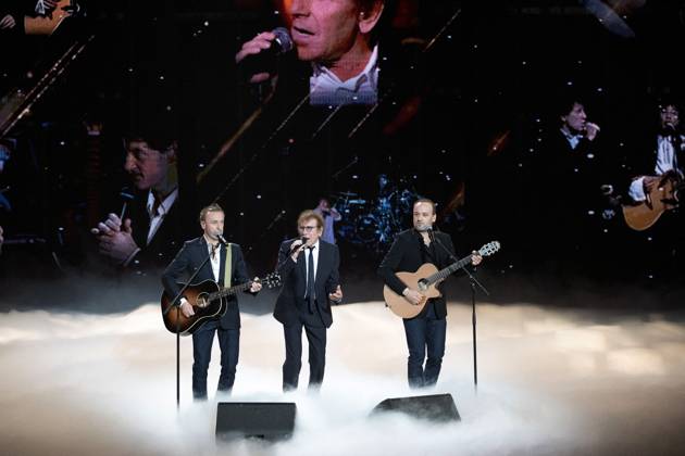 40th Les Victoires De La Musique-Boulogne-Billancourt Pierre Souchon, Alain Souchon and Charles Souchon perform on stage at the 40th Les Victoires De La Musique at La Seine Musicale on February 14, 2025 in Boulogne-Billancourt, France. Photo by David NIVIERE ABACAPRESS.COM BOULOGNE-BILLANCOURT France  Copyright: xNivierexDavid ABACAPRESS.COMx