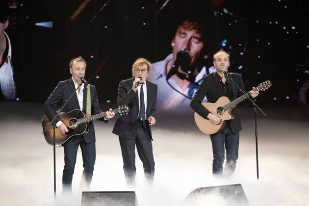 40th Les Victoires De La Musique-Boulogne-Billancourt Pierre Souchon, Alain Souchon and Charles Souchon perform on stage at the 40th Les Victoires De La Musique at La Seine Musicale on February 14, 2025 in Boulogne-Billancourt, France. Photo by David NIVIERE ABACAPRESS.COM BOULOGNE-BILLANCOURT France  Copyright: xNivierexDavid ABACAPRESS.COMx