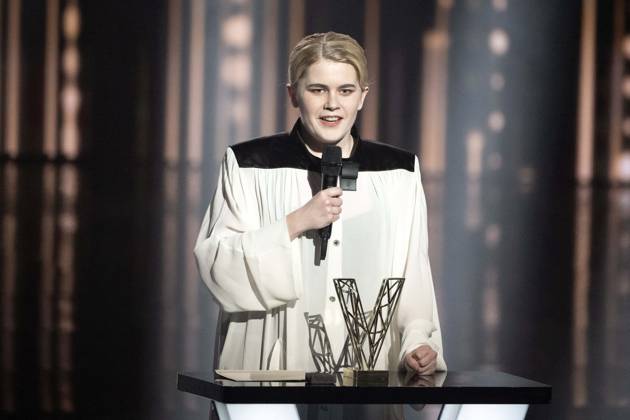40th Les Victoires De La Musique-Boulogne-Billancourt Zaho de Sagazan celebrates after receiving the award for Female artist of the year during the 40th Les Victoires De La Musique at La Seine Musicale on February 14, 2025 in Boulogne-Billancourt, France. Photo by David NIVIERE ABACAPRESS.COM BOULOGNE-BILLANCOURT France  Copyright: xNivierexDavid ABACAPRESS.COMx