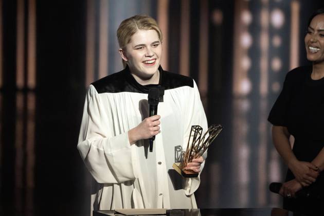 40th Les Victoires De La Musique-Boulogne-Billancourt Zaho de Sagazan celebrates after receiving the award for Female artist of the year during the 40th Les Victoires De La Musique at La Seine Musicale on February 14, 2025 in Boulogne-Billancourt, France. Photo by David NIVIERE ABACAPRESS.COM BOULOGNE-BILLANCOURT France  Copyright: xNivierexDavid ABACAPRESS.COMx