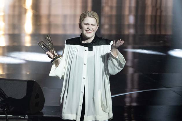 40th Les Victoires De La Musique-Boulogne-Billancourt Zaho de Sagazan celebrates after receiving the award for Female artist of the year during the 40th Les Victoires De La Musique at La Seine Musicale on February 14, 2025 in Boulogne-Billancourt, France. Photo by David NIVIERE ABACAPRESS.COM BOULOGNE-BILLANCOURT France  Copyright: xNivierexDavid ABACAPRESS.COMx