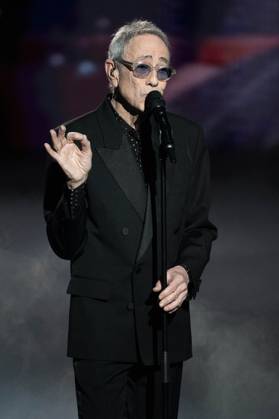 40th Les Victoires De La Musique-Boulogne-Billancourt Alain Chamfort performs on stage at the 40th Les Victoires De La Musique at La Seine Musicale on February 14, 2025 in Boulogne-Billancourt, France. Photo by David NIVIERE ABACAPRESS.COM BOULOGNE-BILLANCOURT France  Copyright: xNivierexDavid ABACAPRESS.COMx