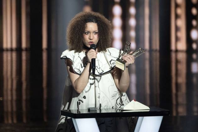 40th Les Victoires De La Musique-Boulogne-Billancourt Yoa celebrates after receiving the Scene Revelation award during the 40th Les Victoires De La Musique at La Seine Musicale on February 14, 2025 in Boulogne-Billancourt, France. Photo by David NIVIERE ABACAPRESS.COM BOULOGNE-BILLANCOURT France  Copyright: xNivierexDavid ABACAPRESS.COMx