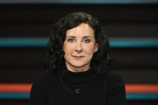 Juli Zeh (Autorin) 02 25 her Juli Zeh am 9. Februar 2025 in Markus Lanz , ZDF - Sondersendung nach dem Kanzlerduell zur Bundestagswahl 2025 TV Fernsehen Talkshow Talk Show Deutschland deutsch deutsche Frau Schriftstellerin Literatur Juristin Richterin female lawyer author writer quer Porträt lächelnd