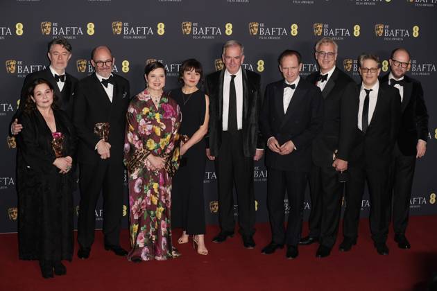 Bilder des Jahres 2025, Entertainment 02 Februar Entertainment Themen der Woche KW07 Entertainment Bilder des Tages 78th BAFTA British Academy Film Awards, Press Room at Royal Festival Hall in London, UK, on 16th February 2025 Best Film - Conclave. Isabella Rossellini, Ralph Fiennes, Edward Berger at the Press Room for the 78th BAFTA British Academy Film Awards at The Royal Festival Hall in London, UK, on 16th February 2025, Credit:James Shaw Avalon UNITED KINGDOM, LONDON, London Copyright: xJamesxShawx xAvalonx 0964944684