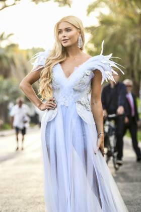 Pamela Reif walks along the Croisette during the 75th Festival de Cannes in the Palais des Festivals in Cannes, France, 18 May 2022. Provence-Alpes-Cote d Azur France