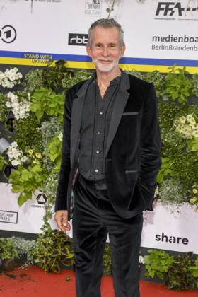 Ulrich Matthes bei der Verleihung des Deutschen Filmpreises am 24. Juni 2022 im Palais am Funkturm in den Messe-Hallen in Berlin.