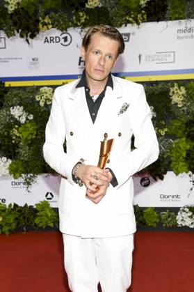 Alexander Scheer bei der Verleihung des Deutschen Filmpreises am 24. Juni 2022 im Palais am Funkturm in den Messe-Hallen in Berlin.