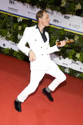 Alexander Scheer bei der Verleihung des Deutschen Filmpreises am 24. Juni 2022 im Palais am Funkturm in den Messe-Hallen in Berlin.
