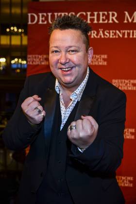 Sebastian Krumbiegel zu Gast auf dem roten Teppich bei der Gala zur Verleihung des Deutschen Musical Theater Preis 2022 im Schmidts Tivoli am Montag 10.Oktober 2022 in Hamburg HH Deutschland