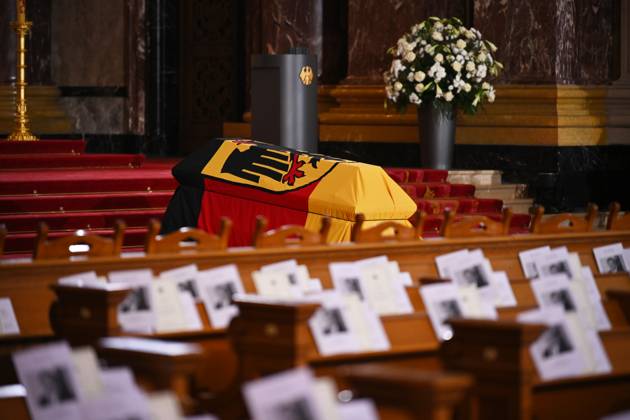 Bilder des Jahres 2025, News 02 Februar News Themen der Woche KW08 News Bilder des Tages Mit einem Trauergottesdienst im Berliner Dom hat am Dienstag (18.02.2025) das offizielle Trauerzeremoniell fuer den frueheren Bundespraesidenten Horst Koehler (Köhler) begonnen. Im Dom verabschiedeten sich politische Weggefaehrten, Vertreter der Verfassungsorgane und der Kirchen von dem Oekonomen und Politiker, der am 1. Februar im Alter von 81 Jahren verstorben war. Koehler war von 2004 bis zu seinem Ruecktritt 2010 der neunte Bundespraesident der Bundesrepublik Deutschland. (Siehe epd-Meldung vom 18.02.2025) EDITORIAL USE ONLY
