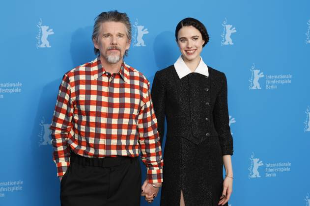 Bilder des Jahres 2025, Entertainment 02 Februar Entertainment Themen der Woche KW08 Entertainment Bilder des Tages Ethan Hawke und Margaret Qualley beim Photocall zum Kinofilm Blue Moon auf der Berlinale 2025 75. Internationale Filmfestspiele Berlin im Hotel Grand Hyatt. Berlin, 18.02.2025