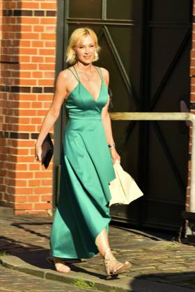 Moderatorin Lisa Loch auf dem Weg zur Verleihung der Sportbild Award vor der Hamburger Fischauktionshalle am Montag 21.08.2023 in Hamburg HH D