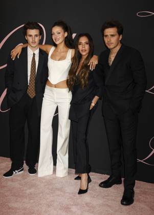 Cruz Beckham, Nicola Peltz Beckham, Victoria Beckham and Brooklyn Peltz Beckham arrives at the Premiere Of Lola at Regency Bruin Theatre on February 03, 2024 in Los Angeles, California CA Amerika