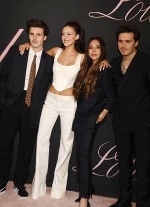 Cruz Beckham, Nicola Peltz Beckham, Victoria Beckham and Brooklyn Peltz Beckham arrives at the Premiere Of Lola at Regency Bruin Theatre on February 03, 2024 in Los Angeles, California CA Amerika